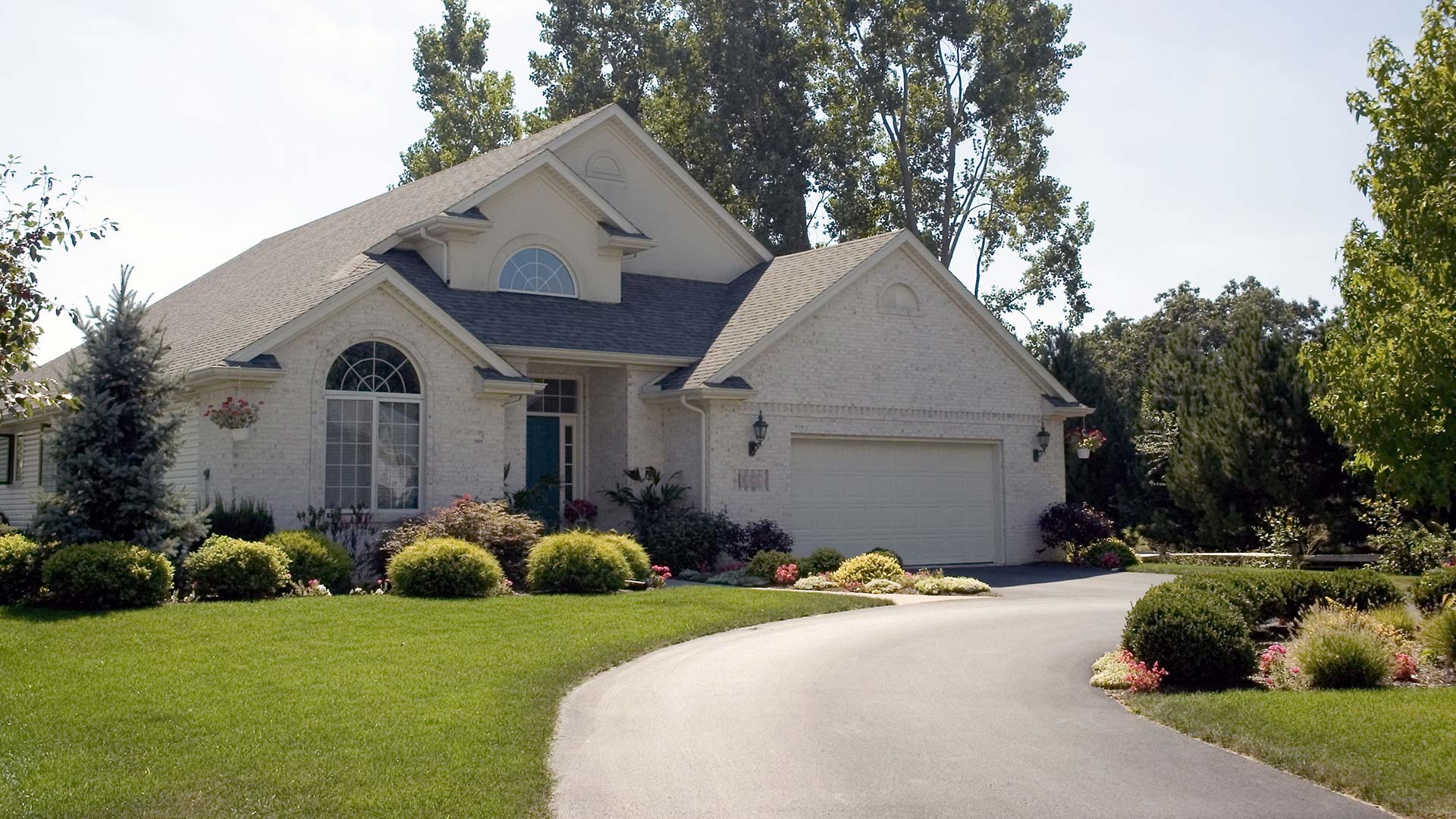 A home with regular lawn and landscaping maintenance in Godfrey, IL